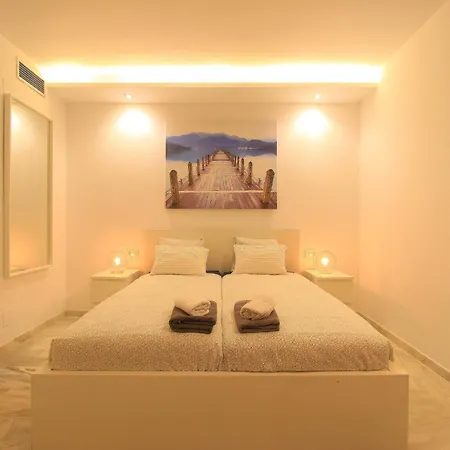 Apartment Beachfront Penthouse With Pool Access