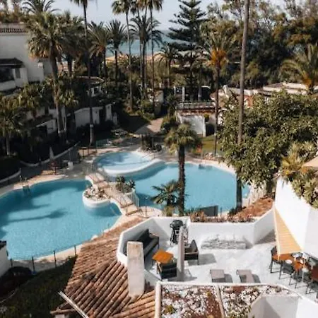Beachfront Penthouse With Pool Access Marbella