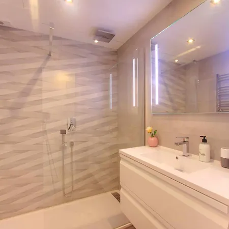 Beachfront Penthouse With Pool Access Marbella